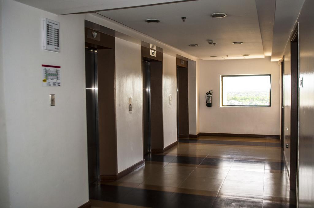 Titan Condo At Studio City Tower 1 Alabang Manila Bagian luar foto