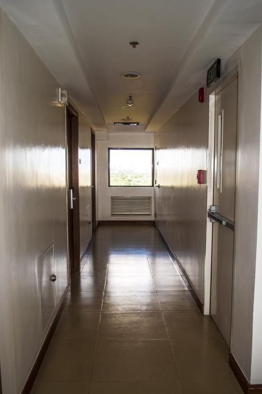 Titan Condo At Studio City Tower 1 Alabang Manila Bagian luar foto
